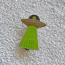 Load image into Gallery viewer, UFO Enamel Pin
