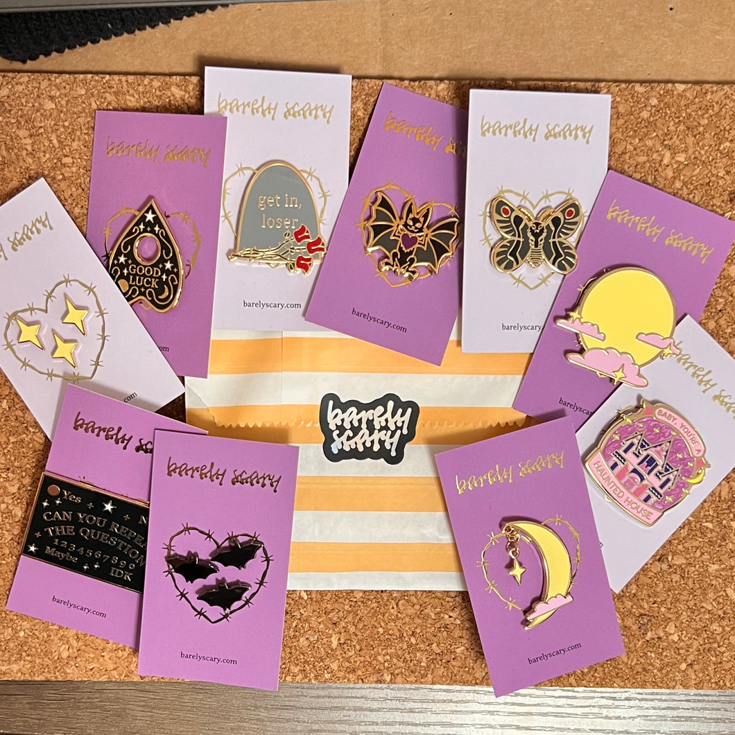 Mystery Halloween Pin Pack (3ct)
